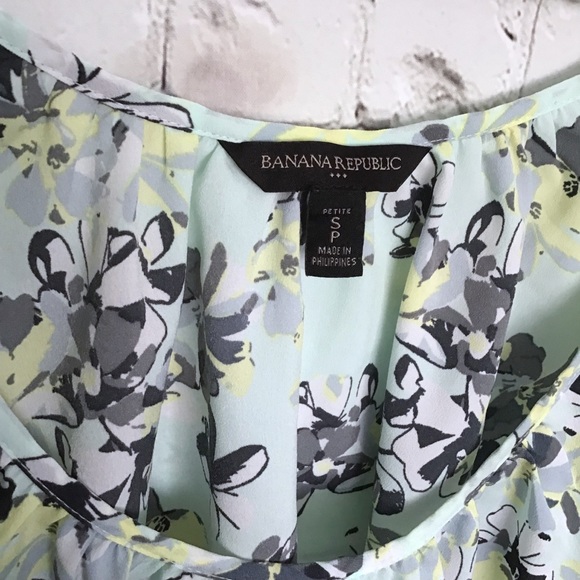 BANANA REPUBLIC | FLUTTER SLEEVE FLORAL BLOUSE - Picture 4 of 5